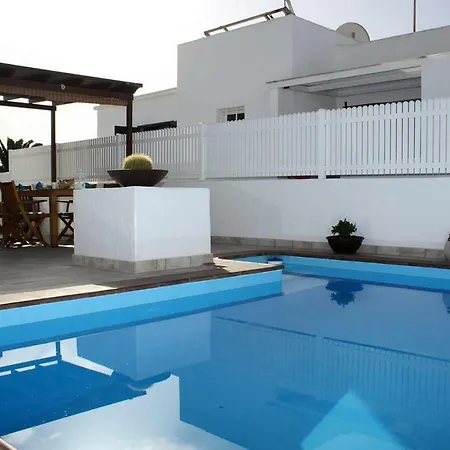 Roses * Puerto del Carmen (Lanzarote)