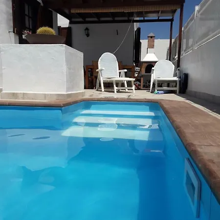 Roses Villa Puerto del Carmen (Lanzarote)