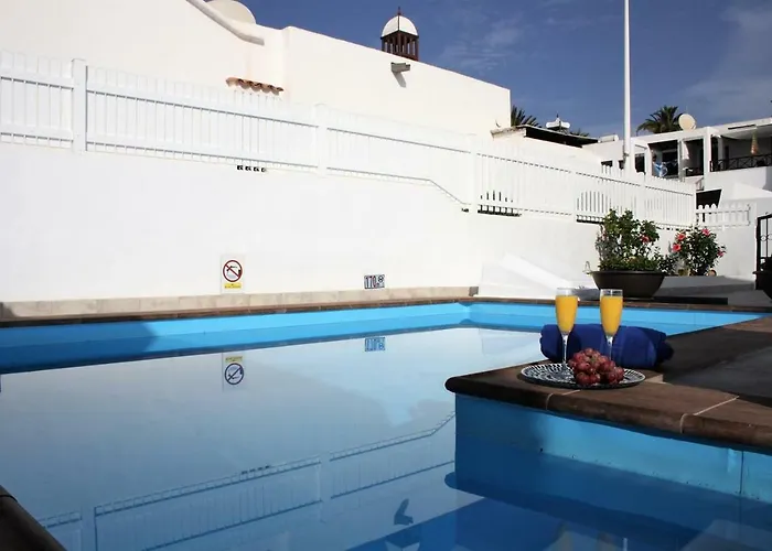 Roses Villa Puerto del Carmen (Lanzarote)