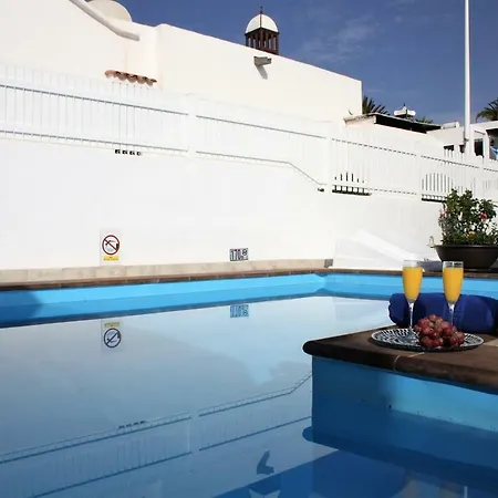 Roses Vila Puerto del Carmen (Lanzarote)