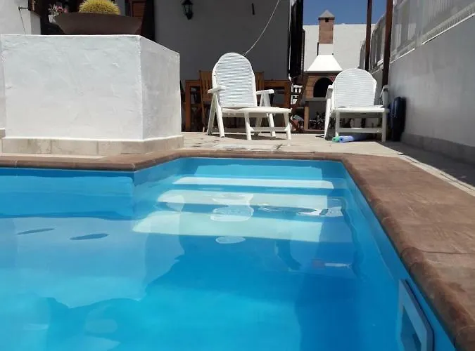 Roses Villa Puerto del Carmen (Lanzarote)